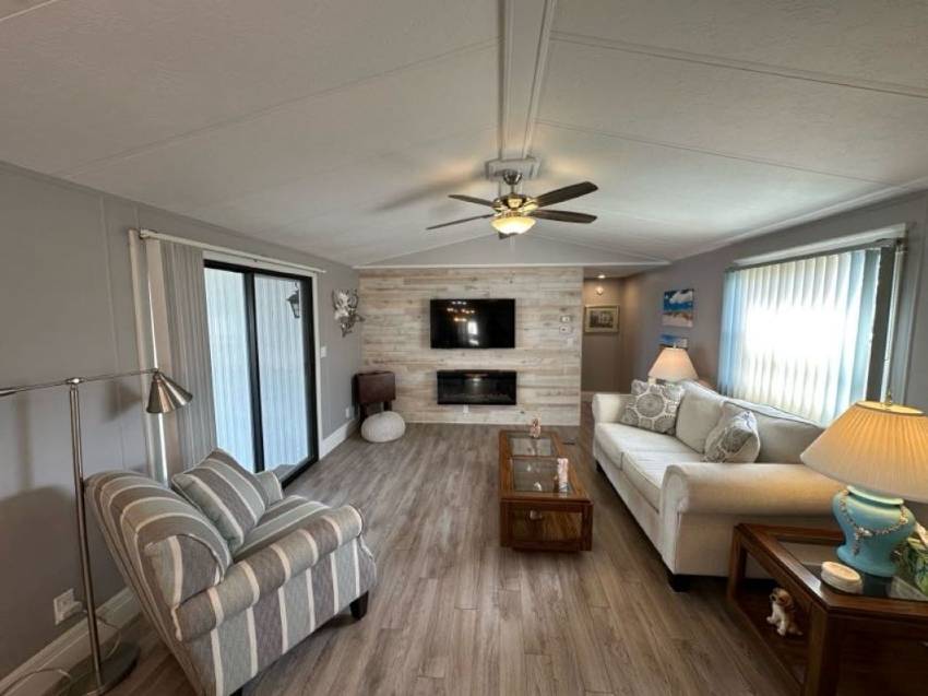 681 Lake Henry a Winter Haven, FL Mobile or Manufactured Home for Sale